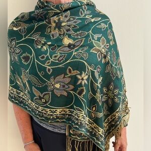 NWOT 100% Pashmina scarf/shawl/wrap